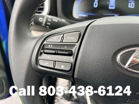 Used 2024 Hyundai Venue SEL FWD image 22