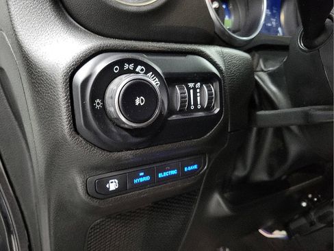 Used 2022 Jeep Wrangler Unlimited Sahara w/ Dual Top Group image 10