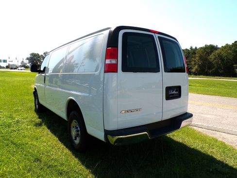 Used 2022 Chevrolet Express 2500 w/ Driver Convenience Package image 5