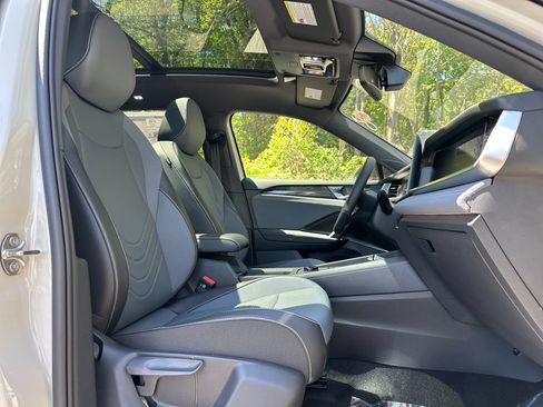 New 2026 Volkswagen Tiguan SE R-Line AWD/4WD image 14