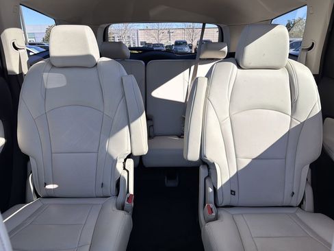 Used 2024 Buick Enclave Essence w/ Experience Buick Package image 33