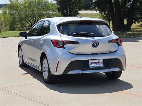Used 2023 Toyota Corolla SE image 6