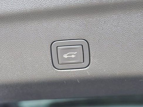 Used 2025 Chevrolet Tahoe Z71 AWD/4WD image 9