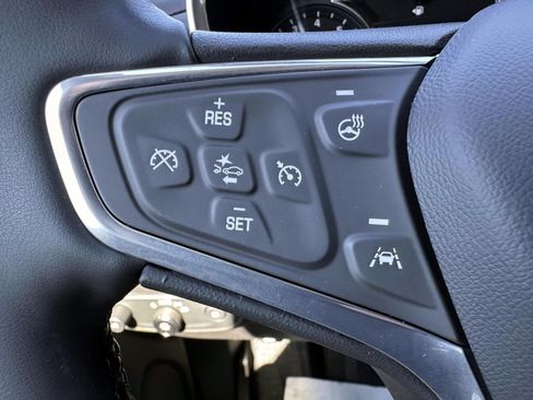 Used 2023 Chevrolet Equinox Premier AWD/4WD image 17