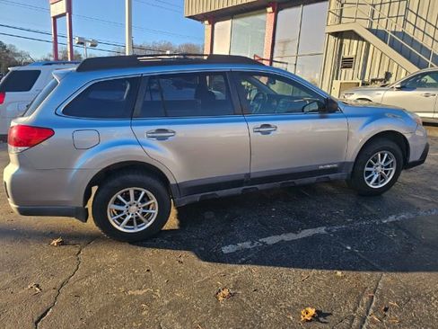 Used 2013 Subaru Outback 2.5i image 8