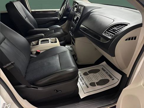 Used 2012 Chrysler Town & Country Touring-L w/ Entertainment Group #2 image 15