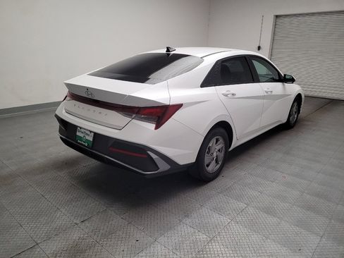 Used 2025 Hyundai Elantra SE FWD image 9