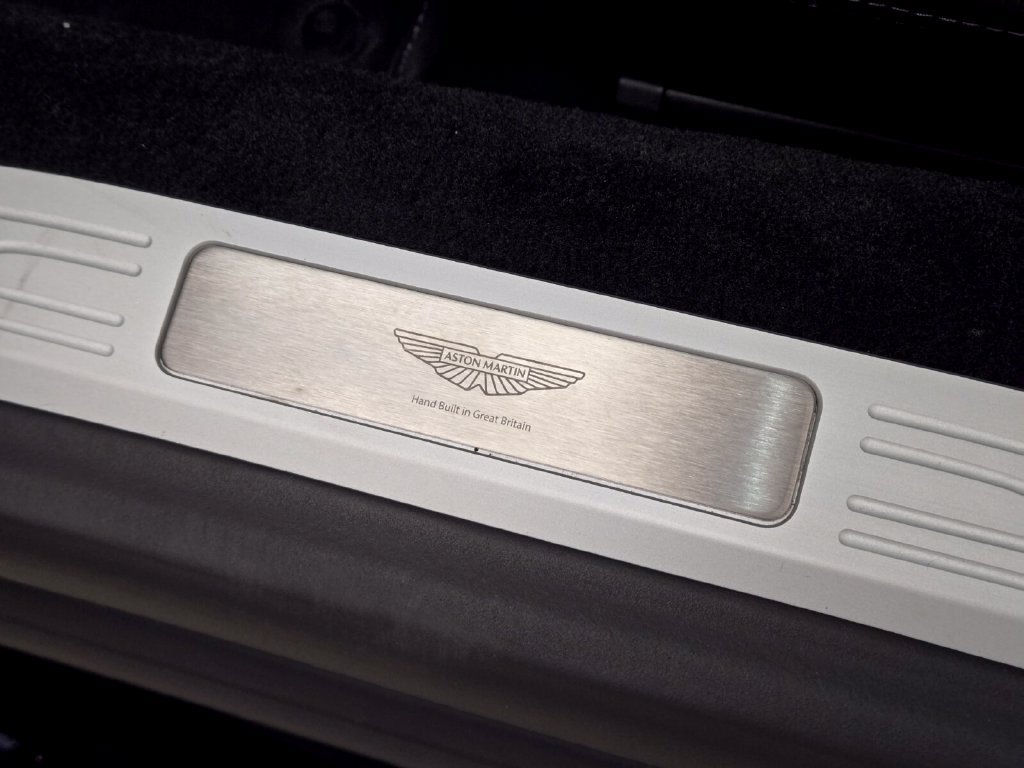 Used 2025 Aston Martin V8 Vantage Coupe RWD image 30