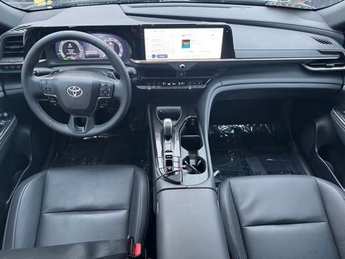Used 2025 Toyota Crown Signia image 9