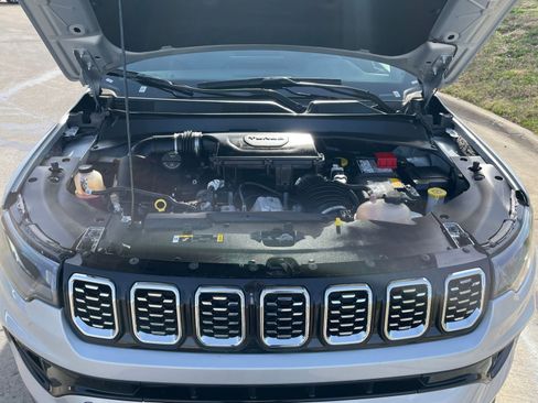 Used 2025 Jeep Compass Limited image 34