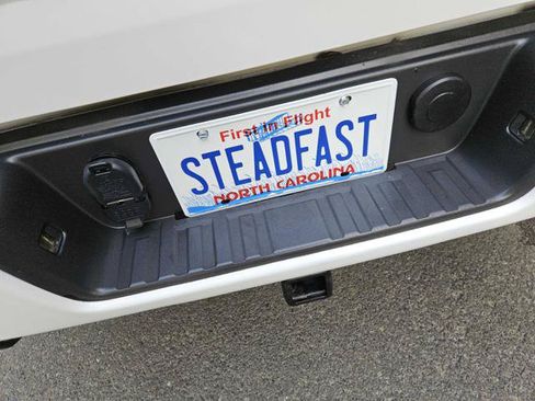 Used 2015 Chevrolet Colorado LT AWD/4WD image 15