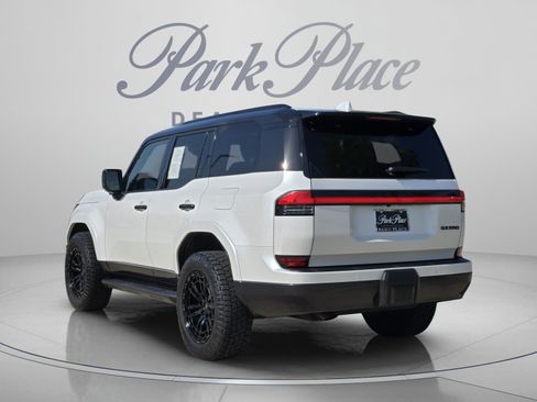 Used 2025 Lexus GX 550 w/ Accessory Package (Z1) AWD/4WD image 3
