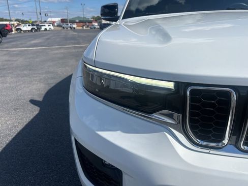 Used 2022 Jeep Grand Cherokee Overland image 12