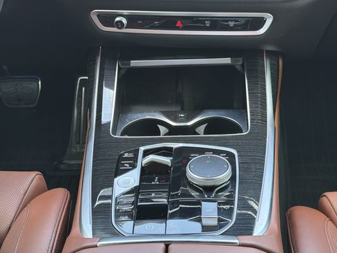 Certified 2025 BMW X7 xDrive40i w/ M Sport Package AWD/4WD image 6