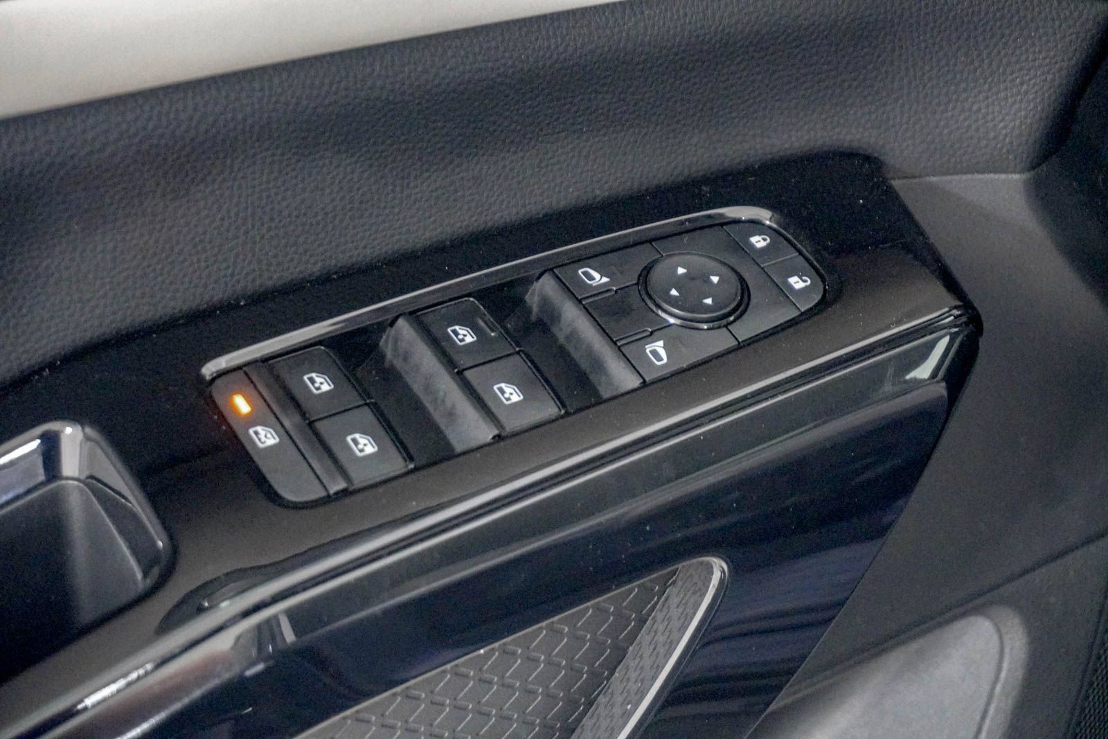 Used 2022 Nissan Pathfinder SV AWD/4WD image 18