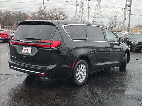 New 2026 Chrysler Pacifica Select image 12