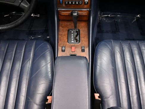 Used 1987 Mercedes-Benz 560 SL image 9