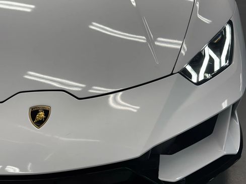 Used 2020 Lamborghini Huracan EVO image 32