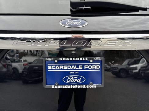 Used 2022 Ford Explorer XLT w/ Equipment Group 202A AWD/4WD image 39