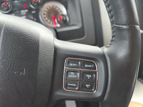 Used 2018 RAM 1500 SLT AWD/4WD image 25