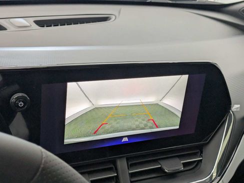 New 2026 Chevrolet Trax RS w/ Sunroof Package FWD image 30