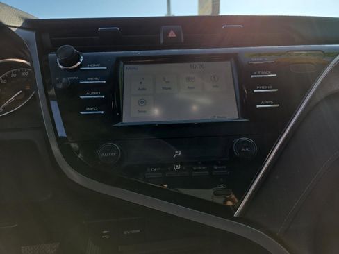 Used 2018 Toyota Camry SE w/ Moonroof Package image 16