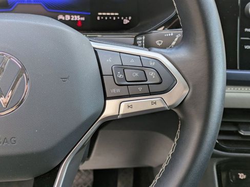 Used 2024 Volkswagen Taos SE image 14