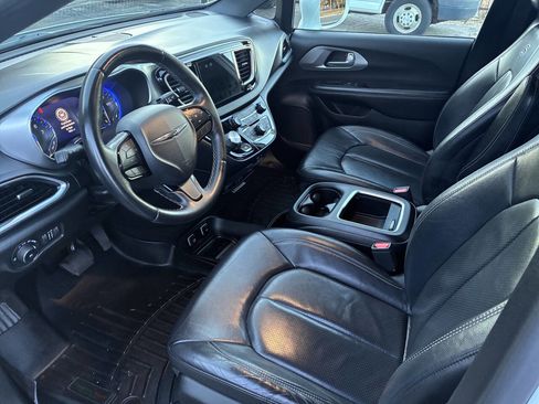 Used 2018 Chrysler Pacifica Touring-L Plus image 15