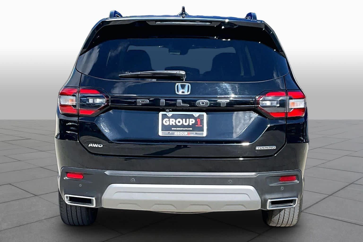 Used 2024 Honda Pilot Touring image 5
