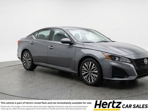 Used 2025 Nissan Altima 2.5 SV FWD image 1