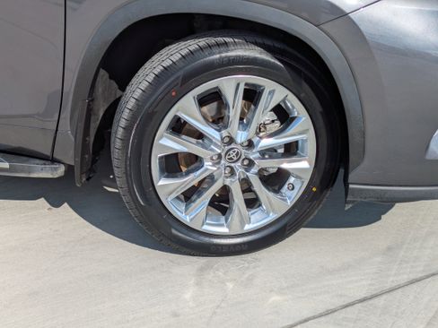 Certified 2022 Toyota Highlander Limited image 9