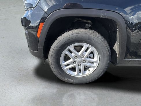 Used 2023 Jeep Grand Cherokee Laredo image 17