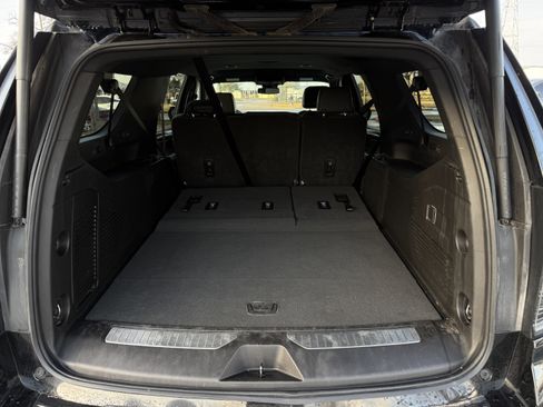 Used 2025 Chevrolet Suburban Z71 image 42