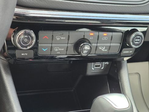 New 2025 Jeep Compass Latitude w/ Altitude Special Edition image 16