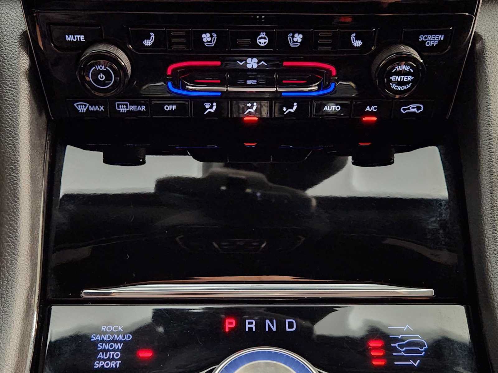 Used 2023 Jeep Grand Cherokee Overland w/ Luxury Tech Group IV AWD/4WD image 19