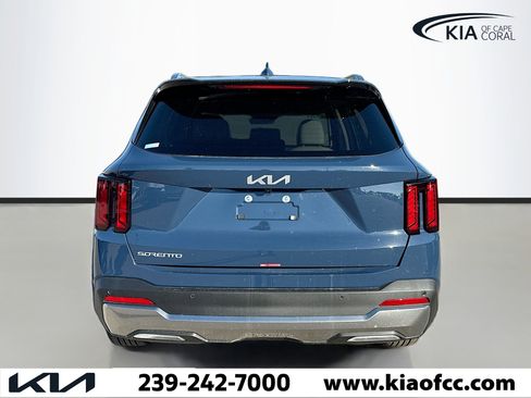 New 2026 Kia Sorento S image 4