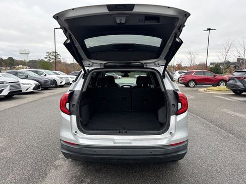 Used 2020 GMC Terrain SLE w/ Driver Convenience Package image 12