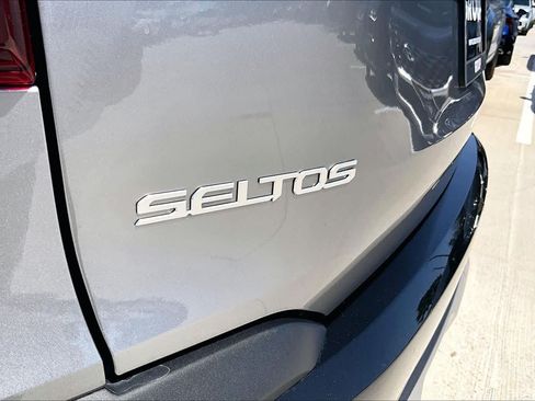 Used 2024 Kia Seltos EX FWD image 29