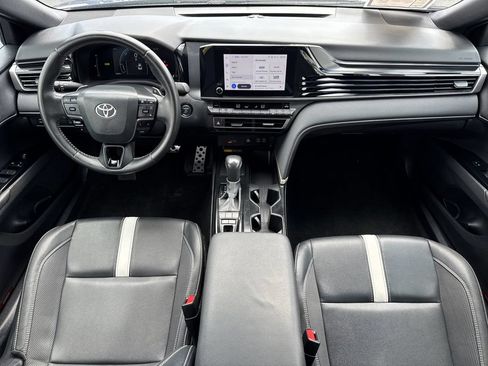 Used 2025 Toyota Camry SE FWD image 13