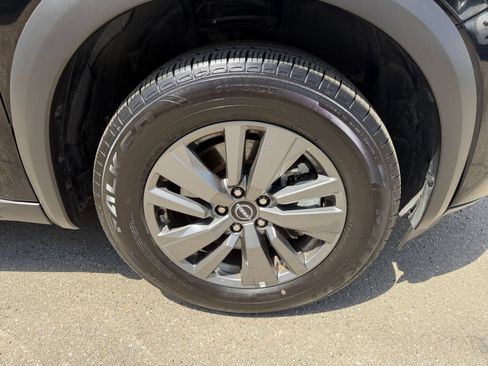 Used 2025 Nissan Pathfinder SV FWD image 32