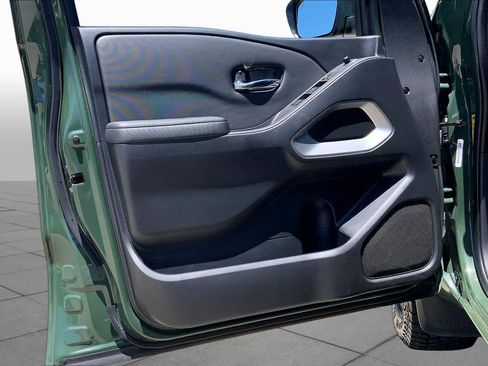 Used 2022 Nissan Frontier SV w/ Technology Package AWD/4WD image 21