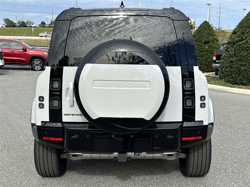 New 2026 Land Rover Defender 110 X-Dynamic SE image 4
