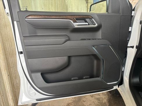New 2025 GMC Sierra 1500 Elevation image 10