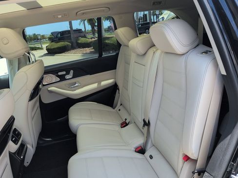 Used 2024 Mercedes-Benz GLS 580 4MATIC image 14