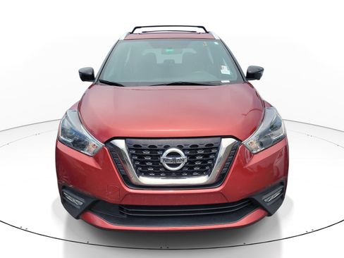 Used 2018 Nissan Kicks SR FWD image 2