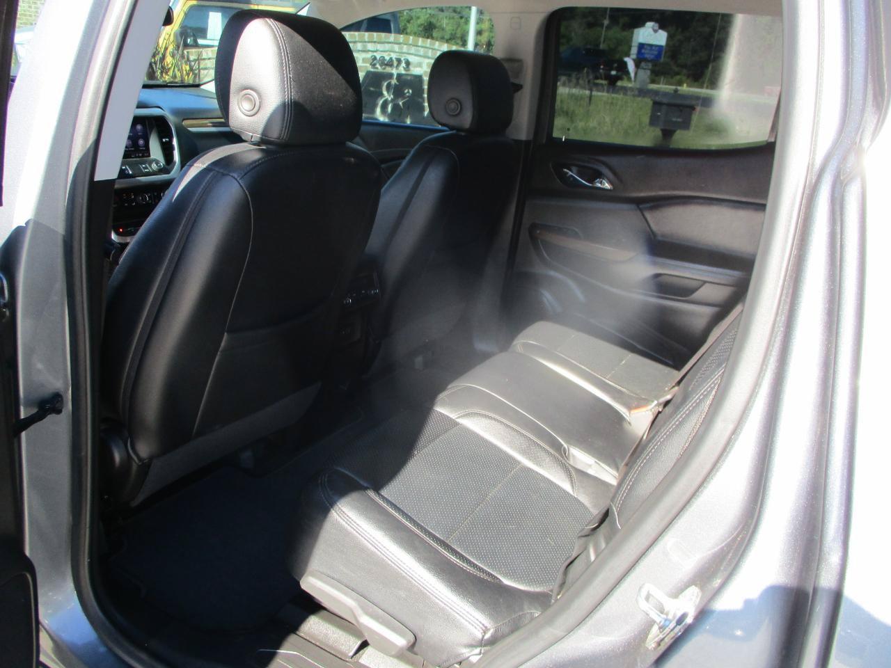 Used 2020 GMC Acadia SLE FWD image 16