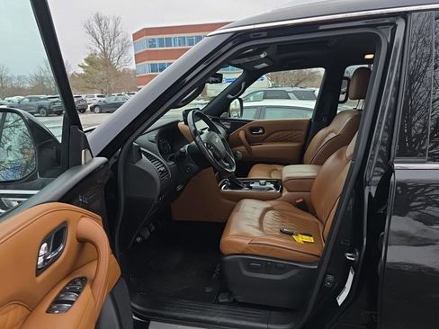 Used 2024 INFINITI QX80 Sensory image 3