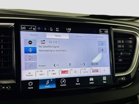 Used 2024 Chrysler Pacifica Touring-L FWD image 21