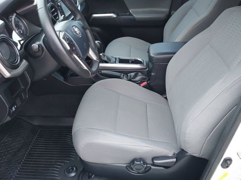 Used 2017 Toyota Tacoma SR5 w/ Tow Package image 18