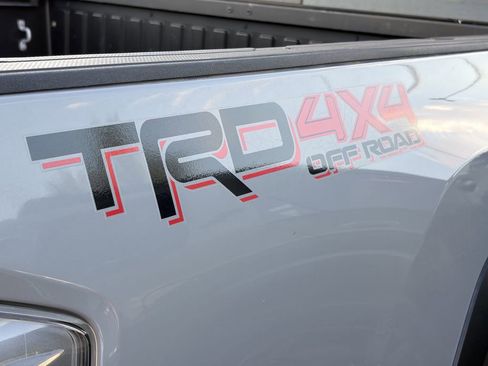Used 2020 Toyota Tacoma TRD Off-Road w/ Technology Package AWD/4WD image 6